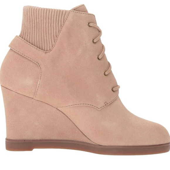 Michael Kors Carrigan Wedge Suede Ankle Boot Tan Size 6.5. - Picture 2 of 12